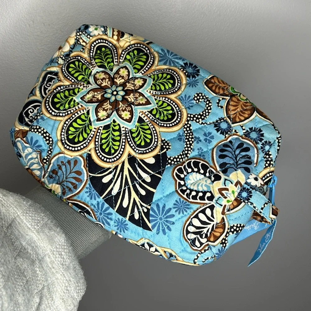 Vera Bradley Women's Bali Blue‎ Pattern Lined Cosmetic Medium Pouch Finger Hook - Picture 2 of 4